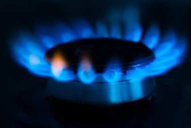 Yakıcı ocağı gaz borusuna yakın tut.