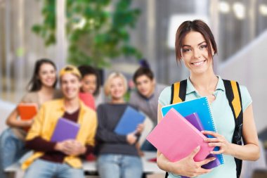 Grup öğrencileri arka planda