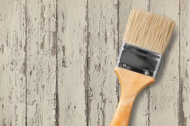 ahşap zemin üzerinde boya fırçası