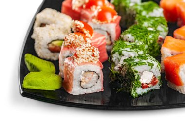 Asya geleneksel suşisi tabakta.