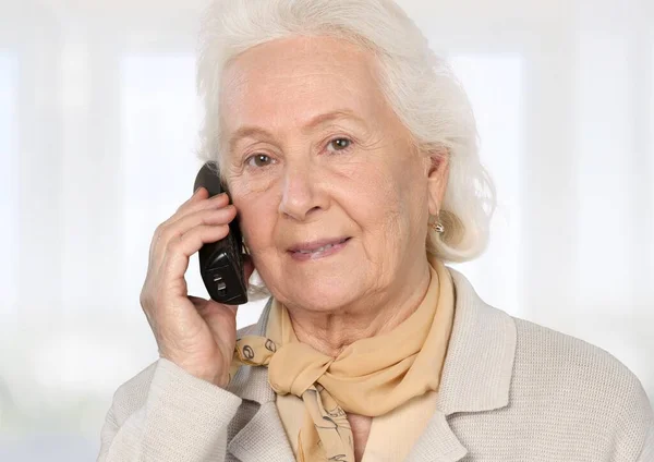 Aged Woman Speaks Phone — Φωτογραφία Αρχείου