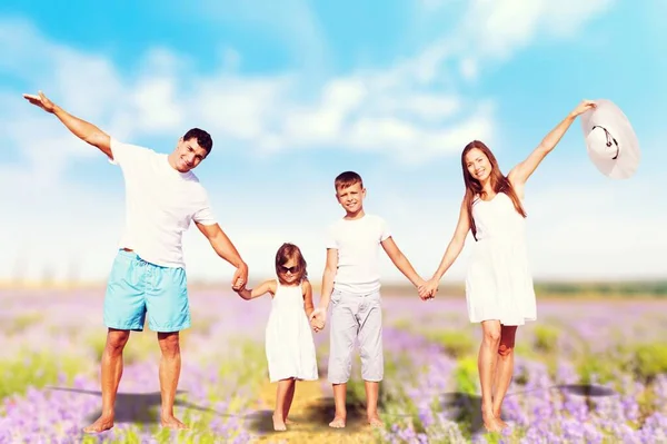 Lycklig Familj Med Barn Naturen — Stockfoto