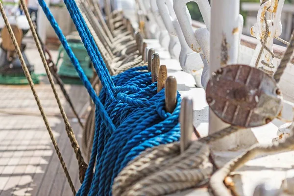 Blue Brown Ropes Yacht Close Selective Focus — Foto de Stock