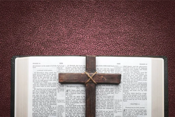 Close Bible Cross — Stock Photo, Image