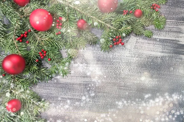 Vánoční Pozadí Jedlovými Větvemi Šiškami Smrkem Sněhovými Vločkami Borovým Kuželem — Stock fotografie