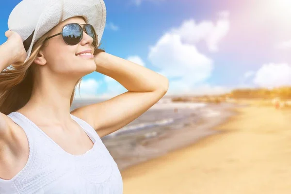 Retrato Chica Sonriente Playa Vacaciones — Foto de Stock