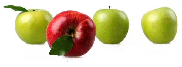 Свіжі Стиглі Зелені Червоні Яблука Ізольовані Білому Тлі — стокове фото