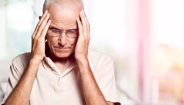 Porträt Eines Reifen Mannes Der Denkt Oder Kopfschmerzen Hat — Stockfoto