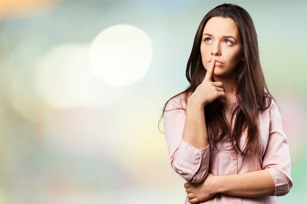 Portret Van Een Jonge Vrouw Denken — Stockfoto