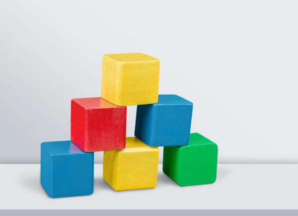 Beyaz Arkaplanda Tahta Oyun Blokları — Stok fotoğraf