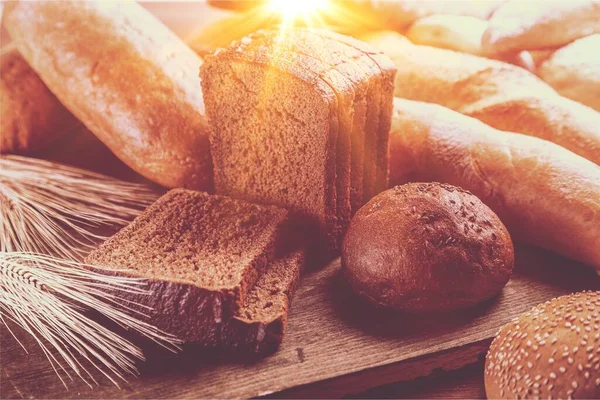 Bochenki Świeżo Upieczonego Chleba — Zdjęcie stockowe