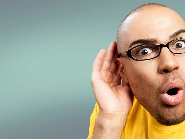 Ouvir Homem Óculos Ouve Com Atenção — Fotografia de Stock