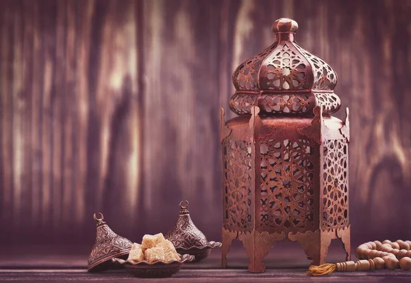 Een Goudene Ramadhan Lamp Tafel — Stockfoto