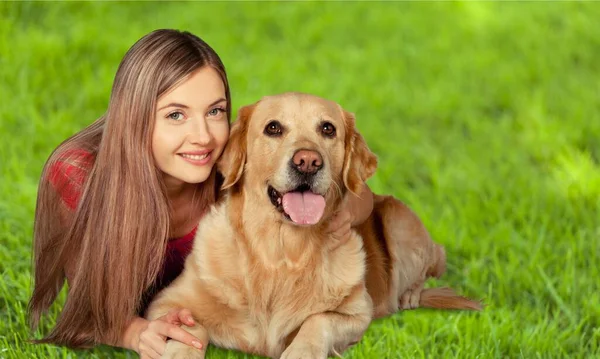 Gyönyörű Fiatal Kutyájával — Stock Fotó