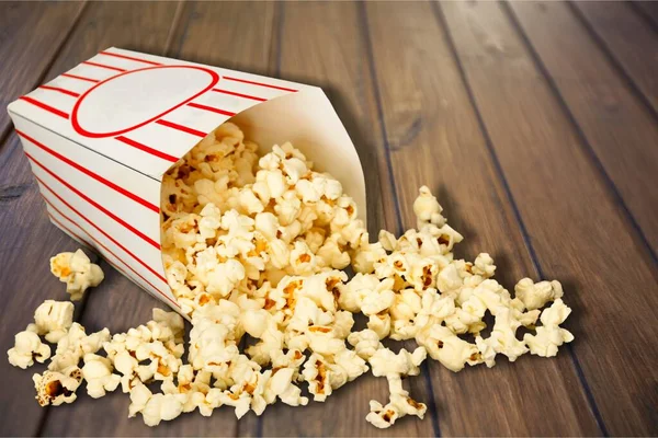 Popcorn Pappeimer Auf Einem Holztisch — Stockfoto