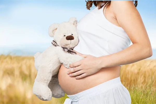 Zwanger Vrouw Met Een Teddybeer — Stockfoto