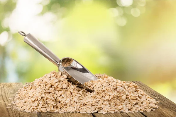 Närbild Högen Spannmål Träbord — Stockfoto