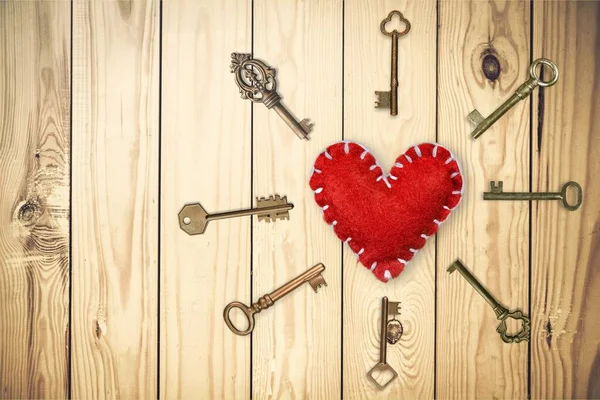 Valentines Ontgrendelen Liefdesconcept Rood Hart Met Veel Verschillende Metalen Sleutels — Stockfoto