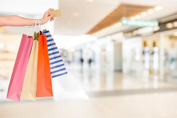 Giovane Donna Con Shopping Bag Carta Credito — Foto Stock