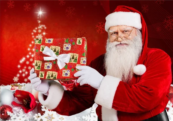Santa Claus Dárkovou Krabicí Barevném Pozadí — Stock fotografie