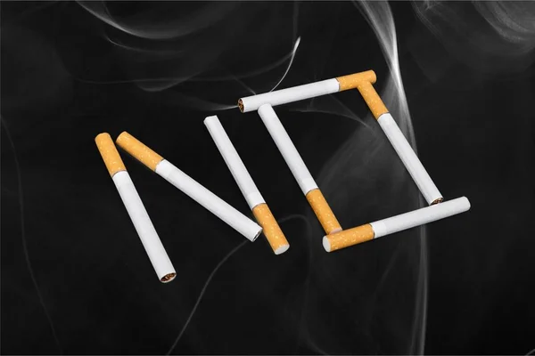 Sigara Izmaritleri Siyah Arka Planda Kelime Olarak Hayir — Stok fotoğraf