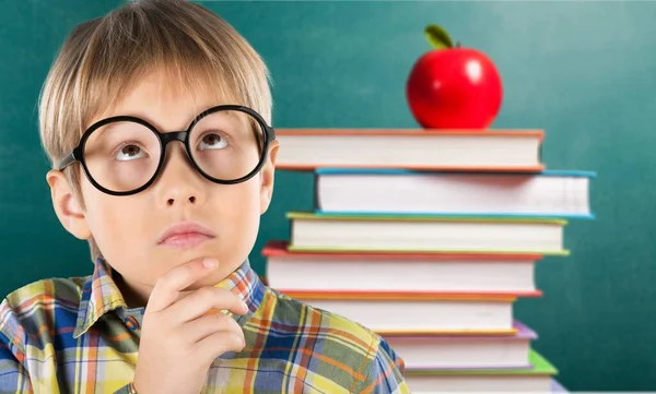 Petit Garçon Avec Des Livres Dans Salle Classe — Photo