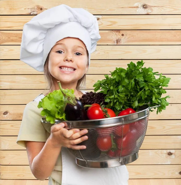 Petite Fille Chef Cuisinier Avec Des Légumes — Photo