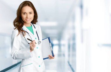 genç bir kadın doktor portresi 