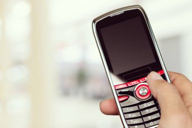 Arka planda eski cep telefonu klavyesi izole edildi 