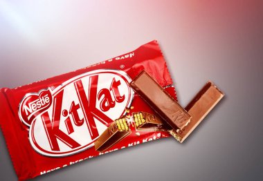 Arka planda Kit Kat çikolatası 