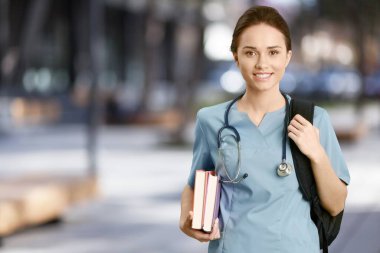 genç bir kadın doktor portresi 