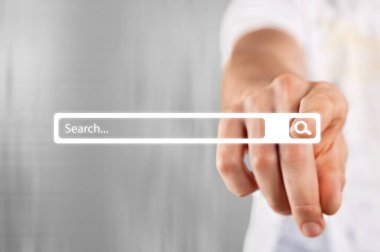 Dokunsal arayüz web adresi çubuğu kullanan iş adamı