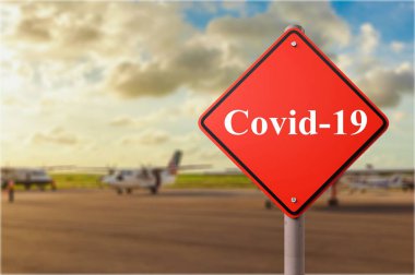 covid 19 işareti, arkaplanda virüs hücreleri veya bakteriler