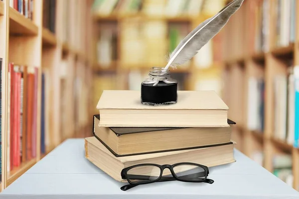 Livros Óculos Cima Mesa Biblioteca — Fotografia de Stock