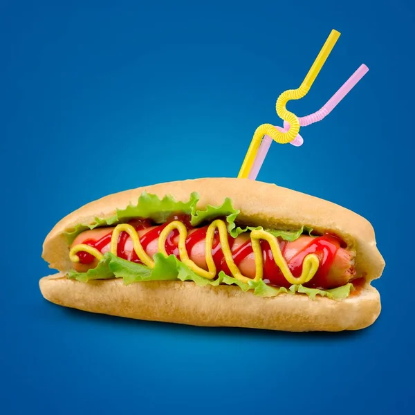 Hot Dog Hořčicí Modrém Pozadí — Stock fotografie