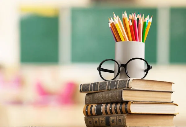 Stapel Vintage Boeken Brillen Potloden Onderwijs Leren — Stockfoto