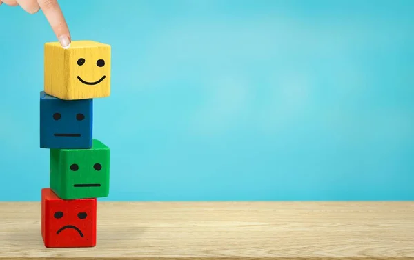Houten Blokjes Met Schattige Emojies — Stockfoto