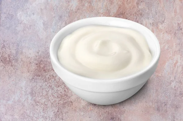Schüssel Mit Weißem Joghurt Einem Kleinen Keramikgefäß — Stockfoto