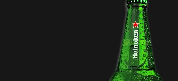 Heineken Bier op achtergrond — Stockfoto