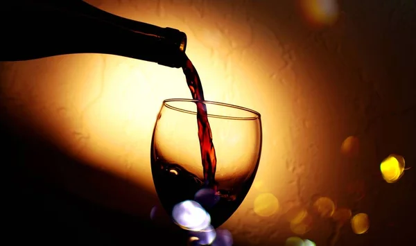 Červené Víno Nalévané Skla — Stock fotografie