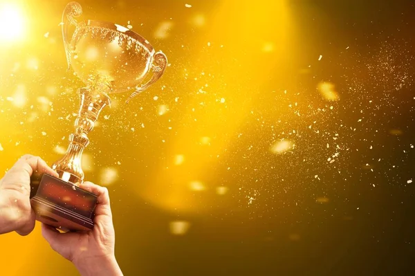 Mãos Segurando Troféu Dourado Fundo — Fotografia de Stock