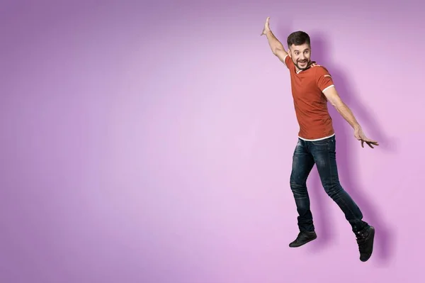 Joven Con Ropa Casual Sobre Fondo Rosa — Foto de Stock