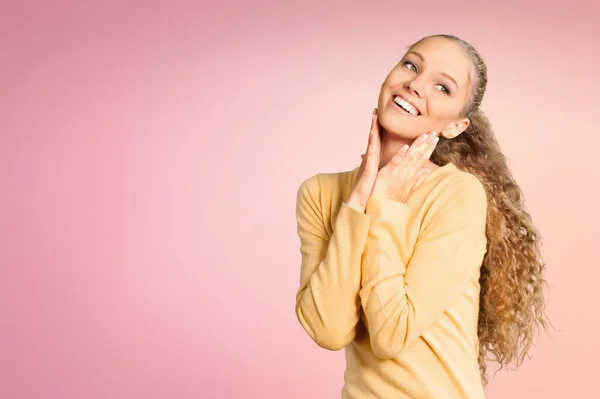 Retrato Una Hermosa Joven — Foto de Stock