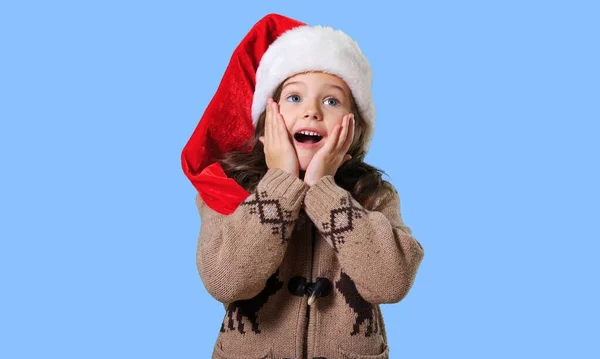 Emocionada Chica Navidad Sombrero Santa — Foto de Stock