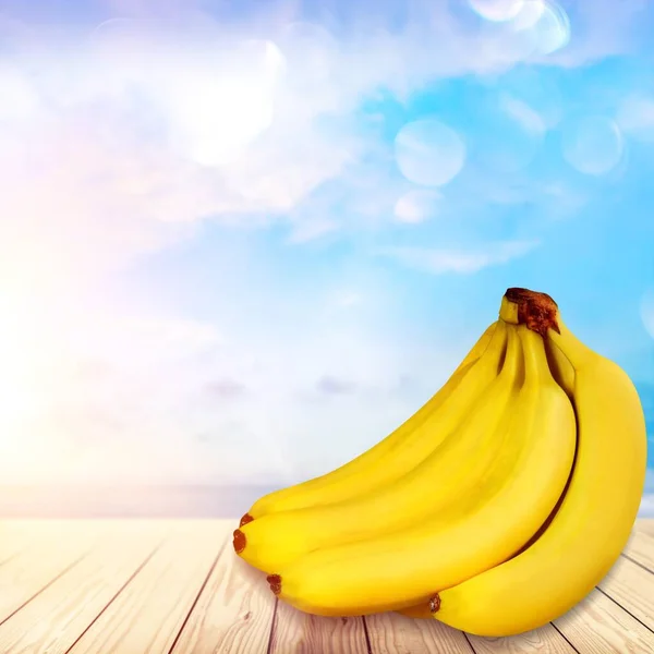 Ramo Plátanos Fondo Mesa —  Fotos de Stock