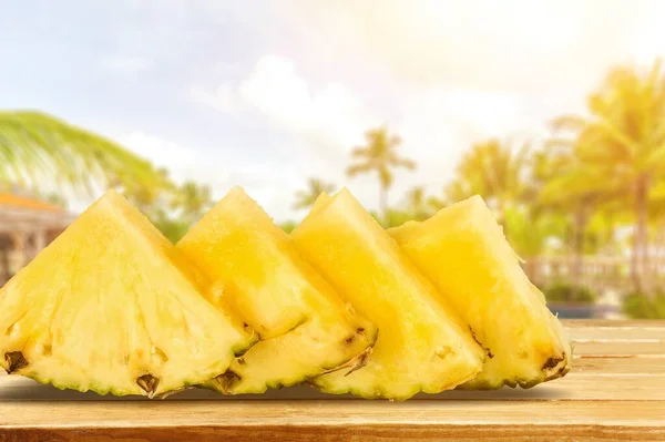 Taze Dilimlenmiş Ananas — Stok fotoğraf