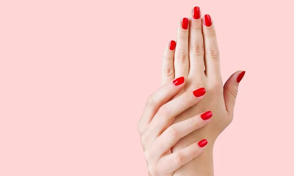 Жіночі нігті з манікюром — стокове фото