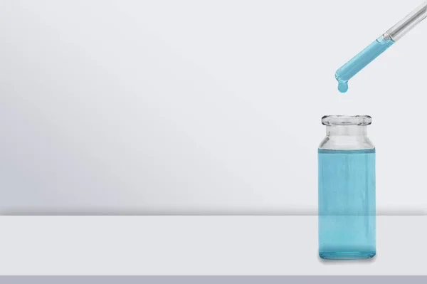 Медична Лабораторія Скляний Посуд Блакитною Рідиною — стокове фото