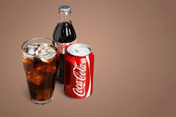 Coca Cola bisa diisolasi — Stok Foto