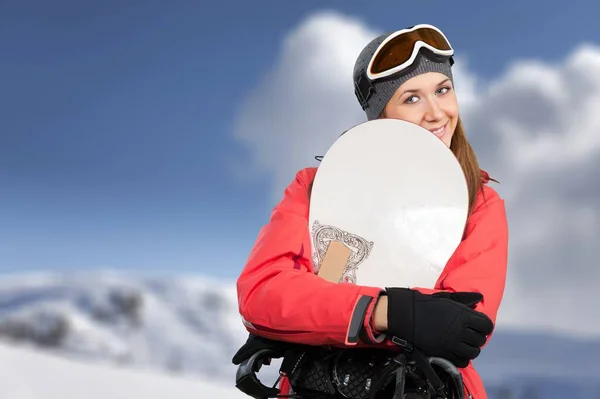 Kvinna Som Håller Snowboard Vintern Bakgrund — Stockfoto
